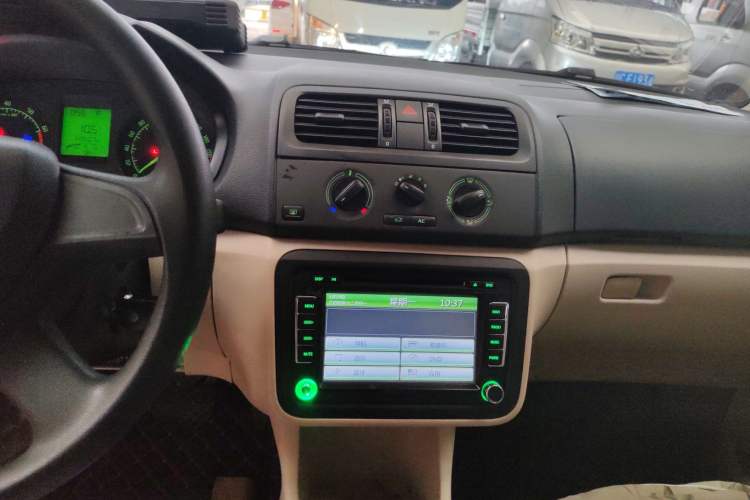 Used Skoda Fabia 2014 1.4L Automatic Crystal Edition