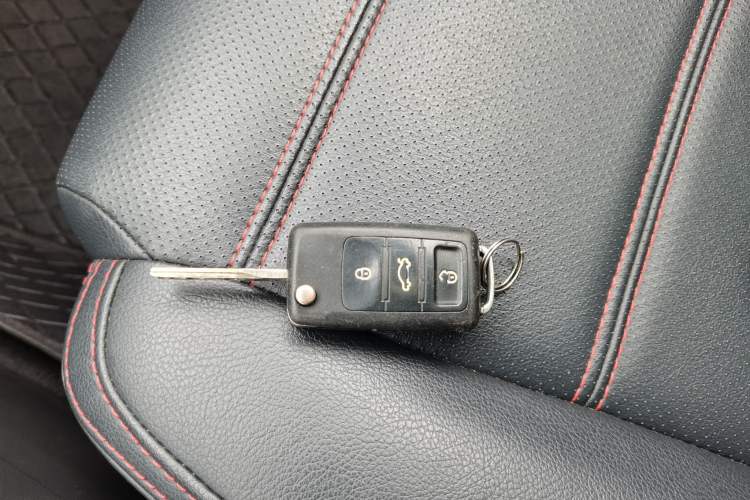 Used Yema T70 2016 1.8T CVT Elegant Model Vehicle Key