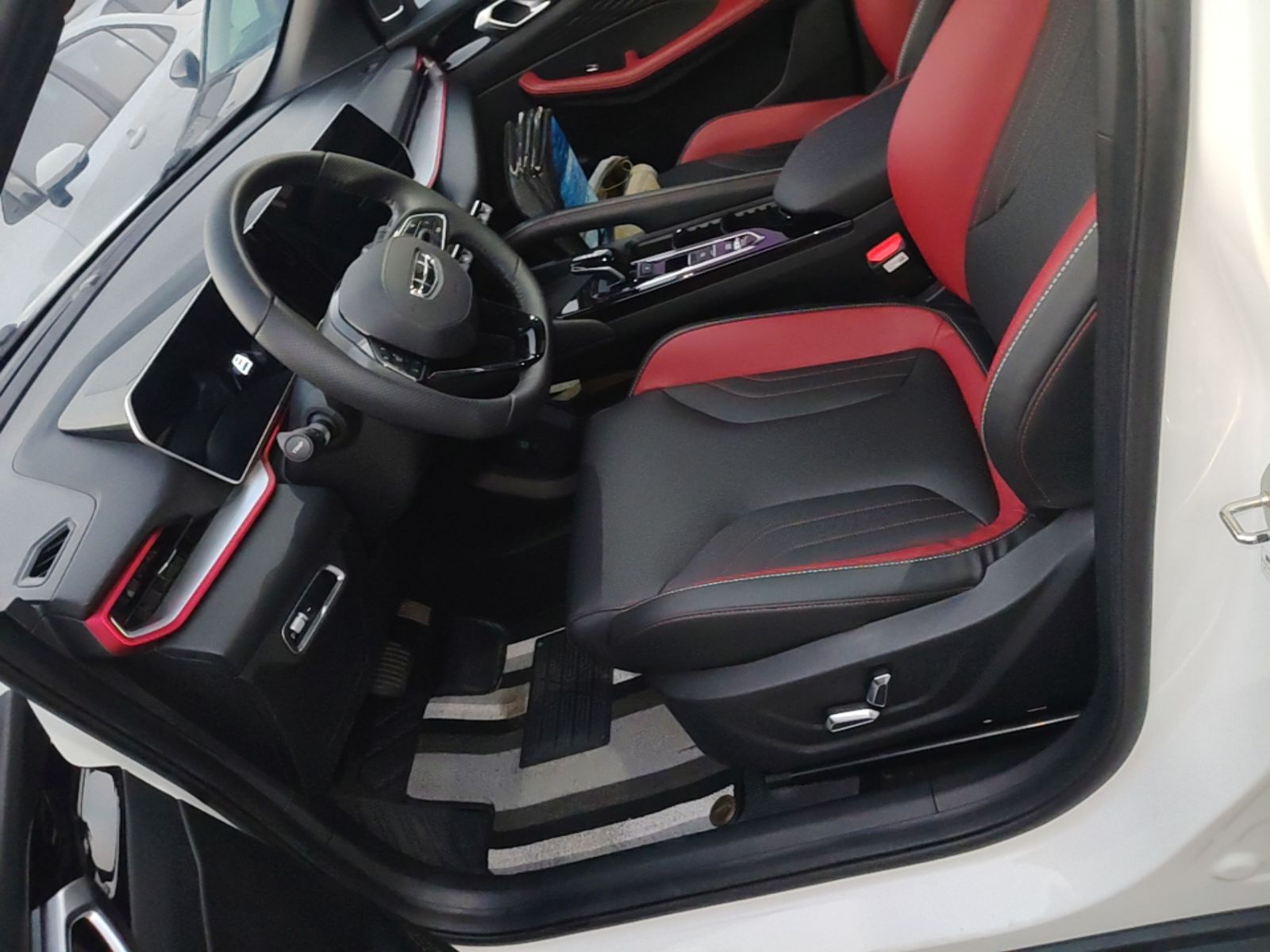 Geely Auto Coolray 2023 Bin Yue COOL 1.5TD DCT Champion Edition — снимка 17