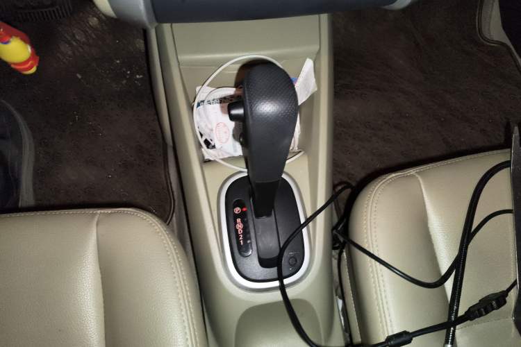 Used Venucia R50 2013 1.6L Automatic Luxury Edition
