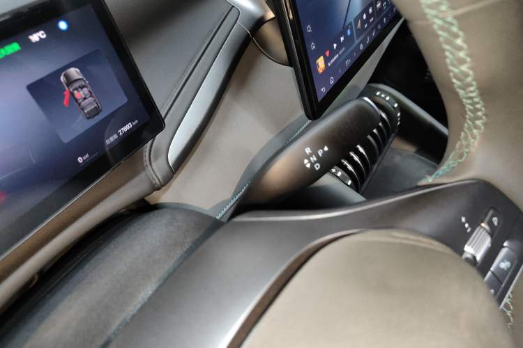 Used BYD Yuan PLUS 2025 Intelligent Driving Version 430 KM Beyond-Range Edition Gear Lever