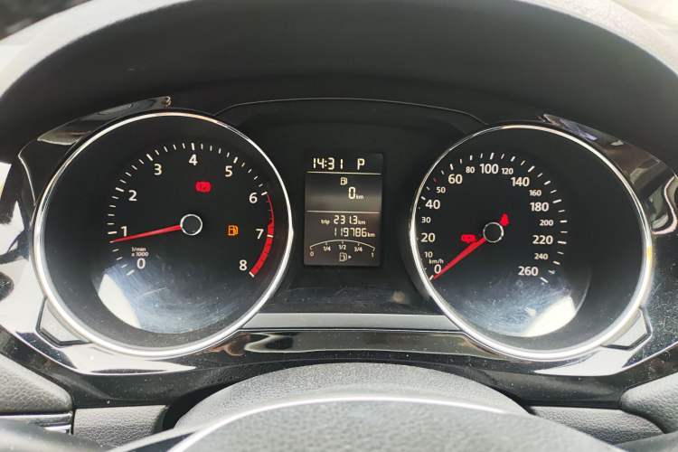 Used Volkswagen Sagitar 2015 1.6L Automatic Comfort Model Instrument Cluster