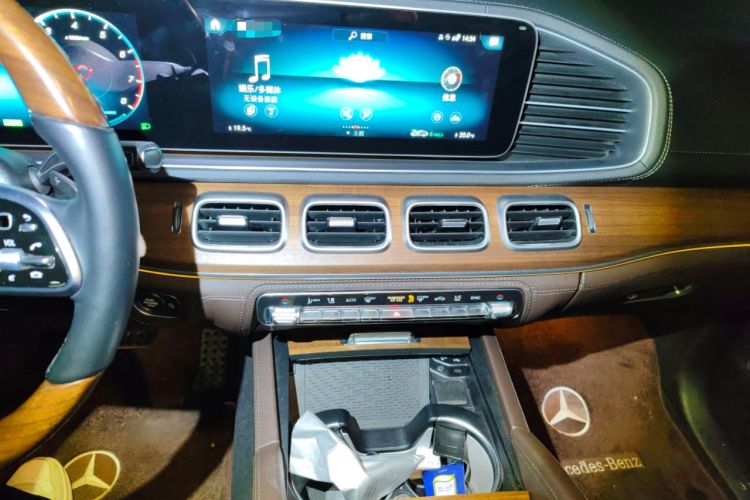 Used Mercedes-Benz GLS 2023 GLS 450 4MATIC Luxury Model Audio And AC Panel