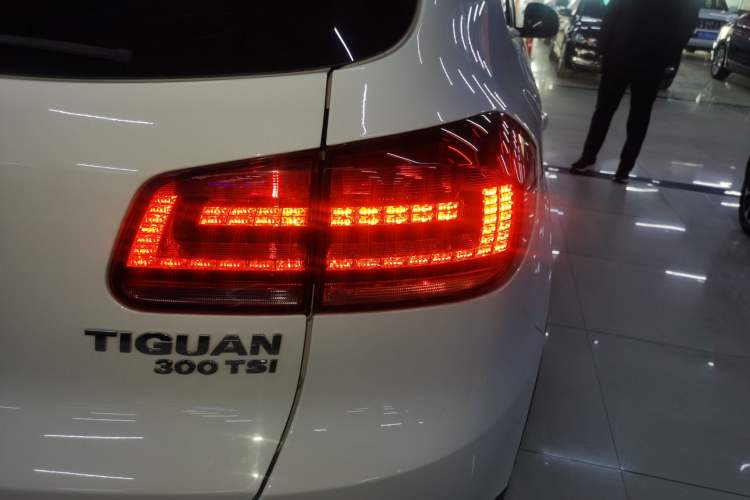 Used Volkswagen Tiguan L 2017 300TSI Automatic Two-Wheel Drive Silk Road Comfort Edition