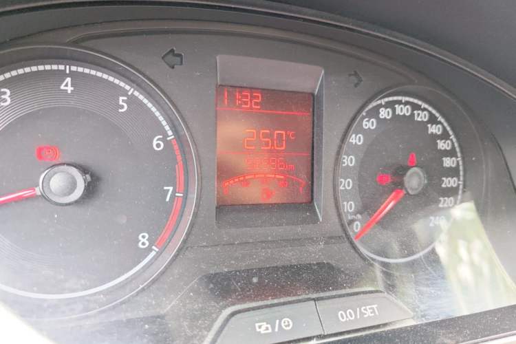 Used Volkswagen Santana 2016 1.6L Manual Fashion Edition Odometer Close Up