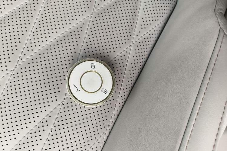 Used NETA L 2024 Extended-Range 310 Flash Charge PRO Edition Interior 1