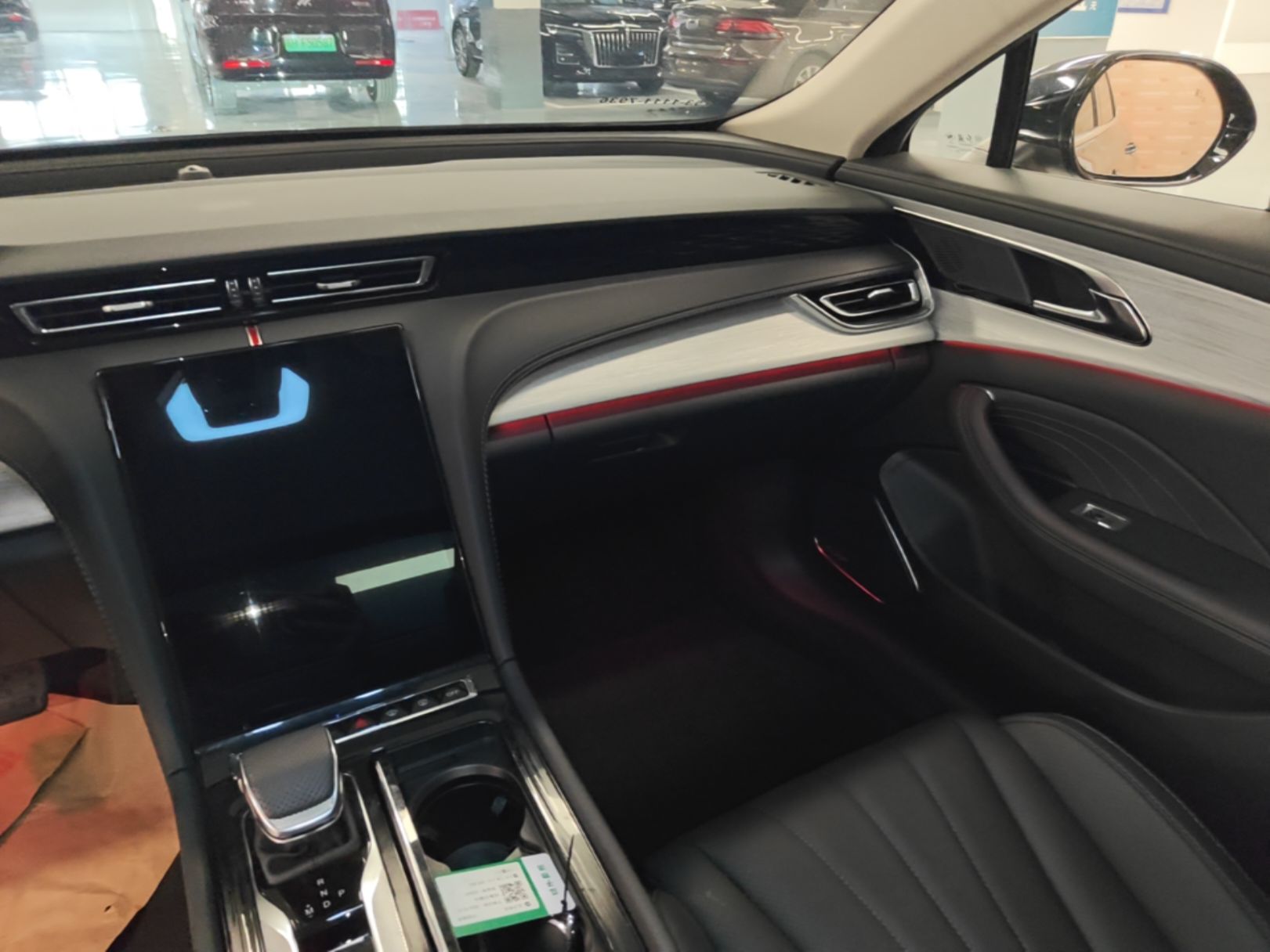 Hongqi H5 2025 2.0T Automatic Flag Edition – 500 000 Units Commemorative Version — снимка 15