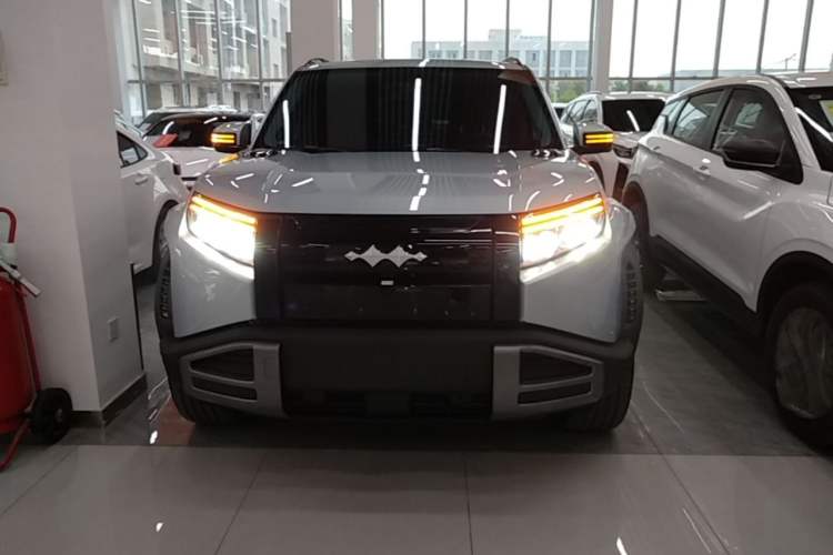 Used Formula Leopard Titanium 3 2025 501KM All-Wheel Drive Intelligent Driving Ultra Version

