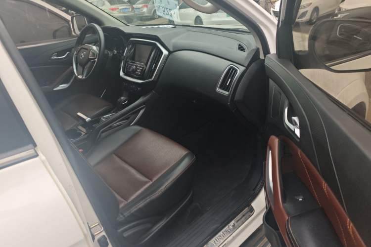 Used JMC Yusheng S350 2016 2.0T Automatic Two-Wheel Drive Gasoline Luxury Edition 5 Seats Right Front Seat