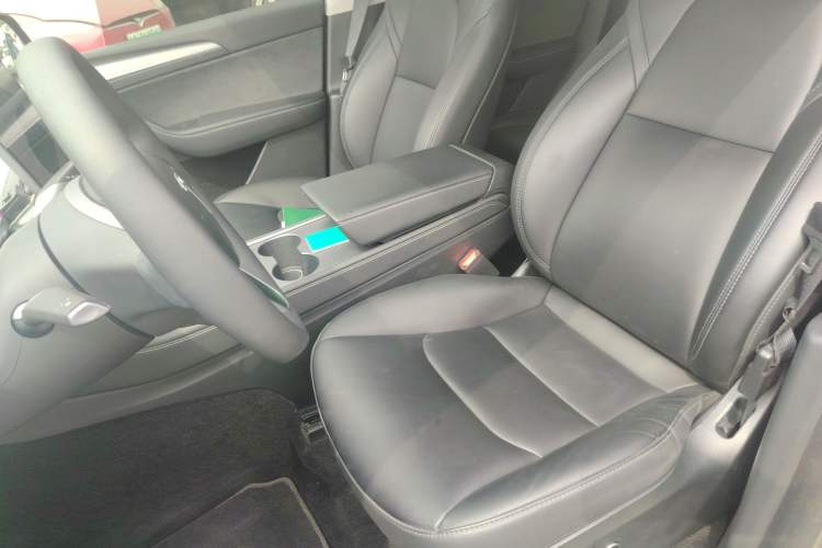 Used Tesla Model Y 2023 Long-Range All-Wheel-Drive Version
