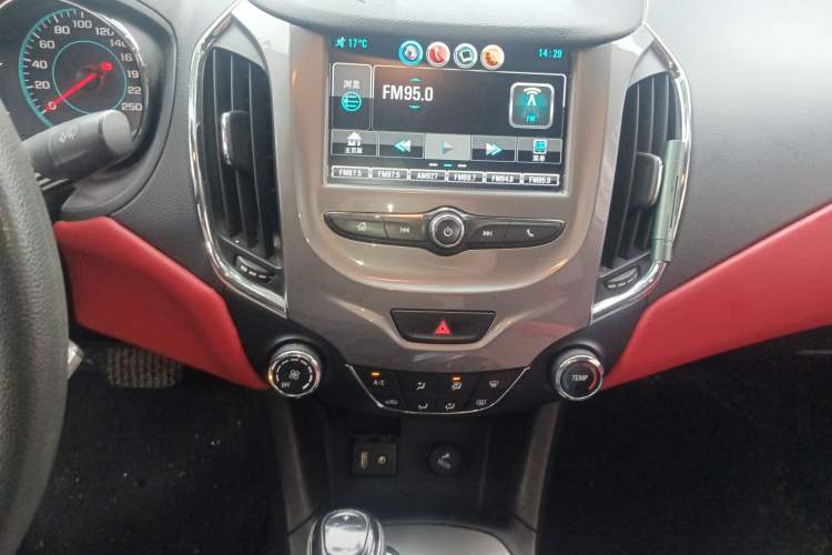 Used Chevrolet Cruze 2018 320 Automatic Pioneer Sunroof Edition Audio And AC Panel