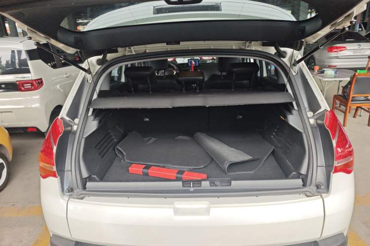 Used Peugeot 3008 2013 2.0L Automatic Trend Edition Trunk