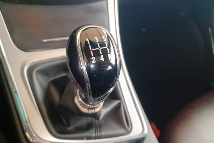 Used Baojun 560 2015 1.8L manual luxury version Gear Lever