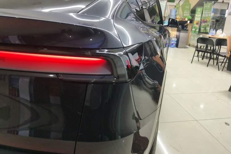 Used Tesla Model Y 2025 Rear-Wheel-Drive Version
