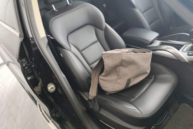 Used Geely Auto Emgrand X7 Sport 2016 2.0L Manual ZhiShang Version Right Front Seat