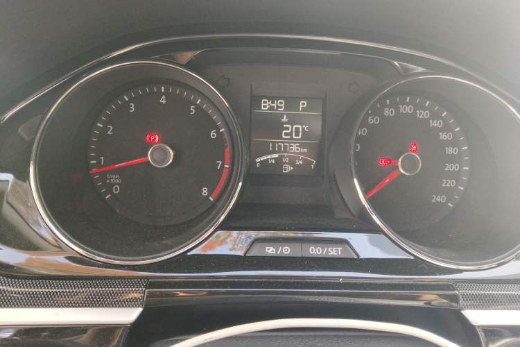 Used Volkswagen C-TREK 2018 230TSI DSG Luxury Version Odometer Close Up