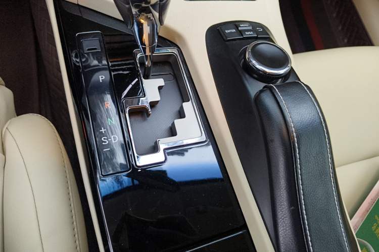 Used Lexus ES 2013 300h Elite Edition