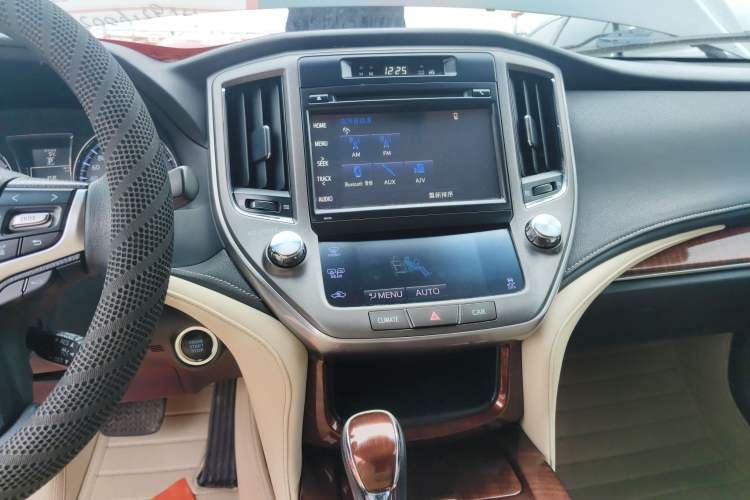 Used Toyota Crown 2015 2.0T Fashion Edition
