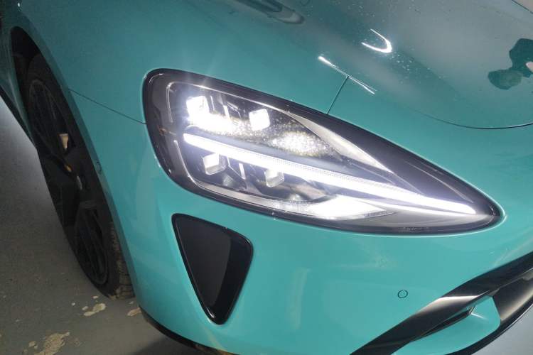 Used Xiaomi Auto SU7 2024 Four-Wheel Drive Ultra-Long Range Advanced Intelligent Driving Max Edition Right Front Headlight