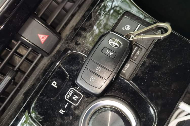 Used Toyota FAW bZ4X 2022 Four-Wheel-Drive High-Performance PRO Edition Vehicle Key