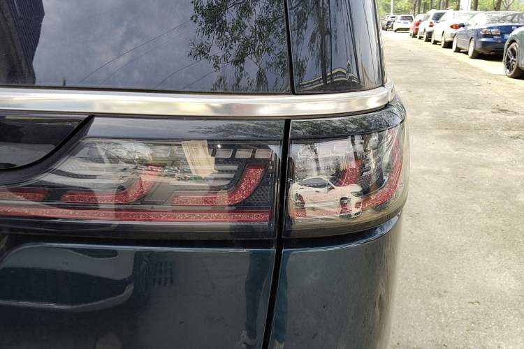 Used VOYAH Dream 2025 PHEV Four-Wheel Drive Prestige Qiankun Edition Exterior 3