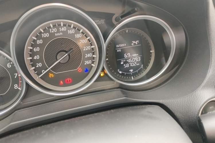 Used Mazda Atenza 2015 2.0L Blue Sky Luxury Edition Odometer Close Up