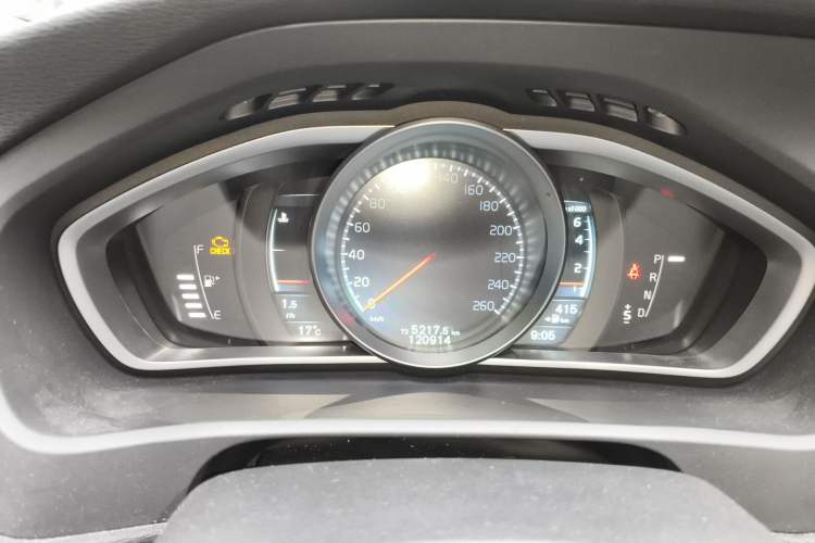 Used Volvo V40 2015 1.6T Zhiya Edition Instrument Cluster