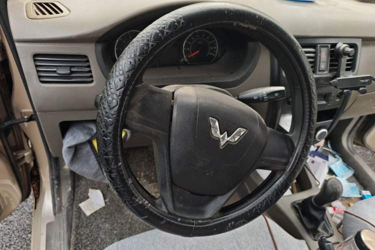 Used Wuling Rongguang V 2018 1.5L Practical Version Steering Wheel