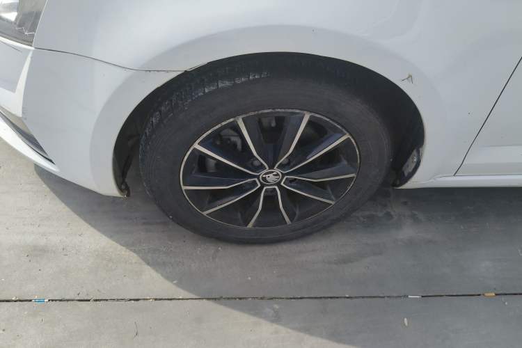 Used Skoda Octavia 2017 1.6L Manual Smart Drive Edition Exterior 4