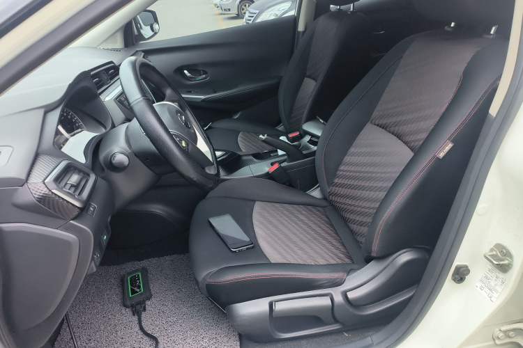 Used Nissan Lannia 2016 1.6L CVT Cool Edition Left Front Seat