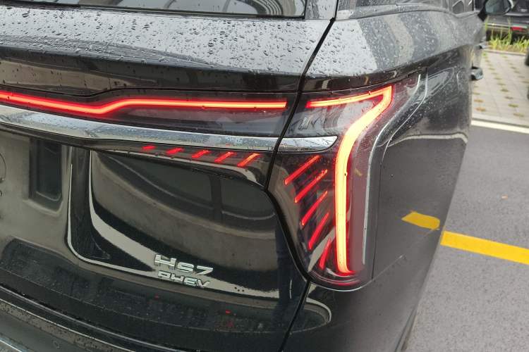 Used Hongqi HS7 PHEV 2024 2.0T PHEV Four-Wheel Drive Flagship Edition 6 Seats Right Rear Taillight