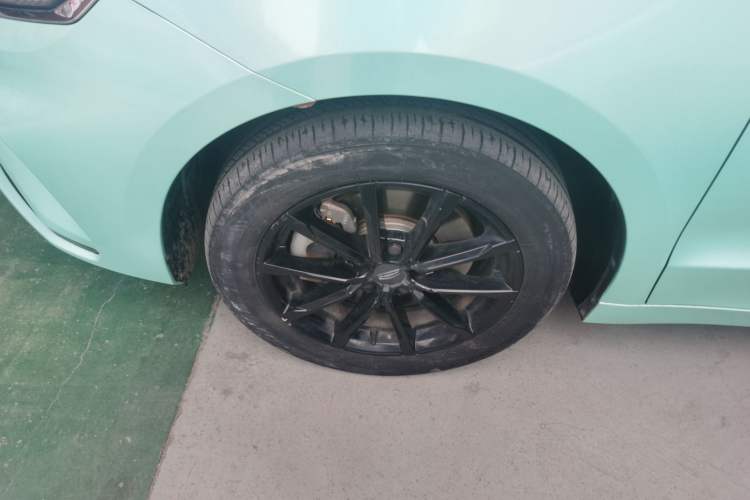 Used Geely Auto Emgrand GT 2021 1.8T Flagship Edition Left Front Wheel Hub