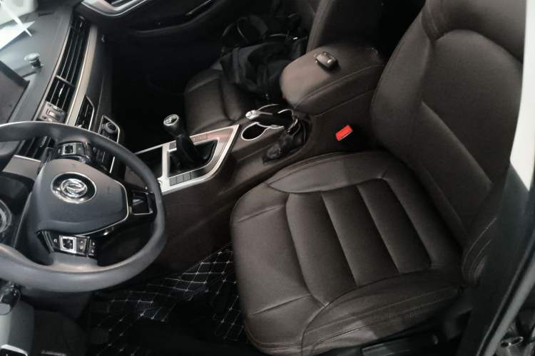 Used FORTHING Joyear X5 2017 Jingxiang Series 1.5T Manual Luxury Model
