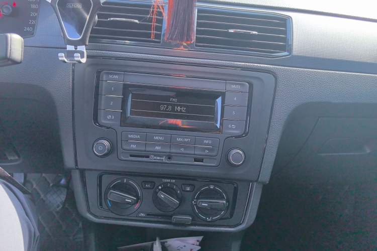 Used Volkswagen Santana 2021 1.5L Manual Fashion Edition Audio And AC Panel