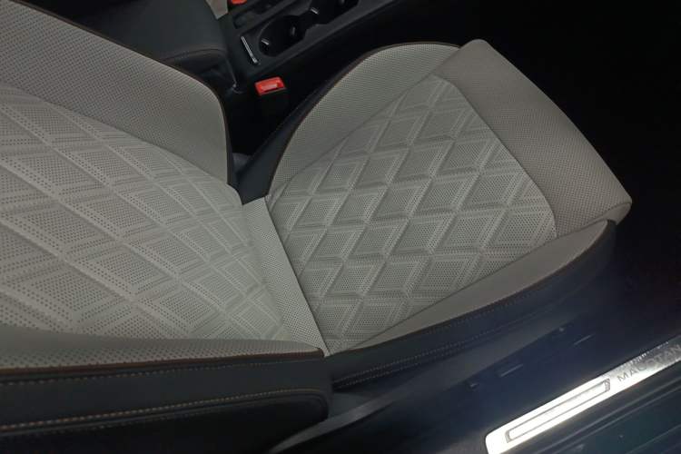 Used Volkswagen Magotan 2023 2 Million Units Commemorative Edition 330TSI DSG Luxury Version
