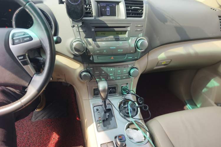 Used Toyota Highlander 2012 2.7L Two-Wheel Drive 7-Seater Luxury Edition
