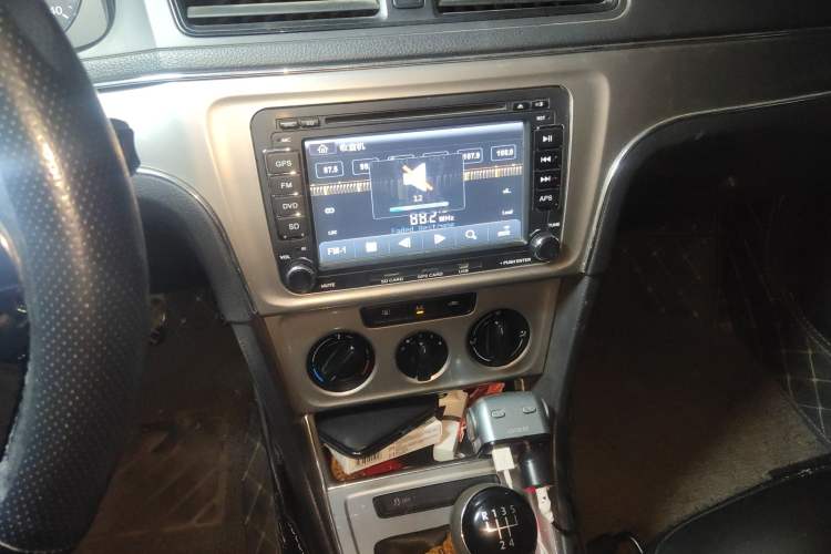 Used Volkswagen Lavida 2013 Revised Classic 1.6L Manual Fashion Edition Audio And AC Panel