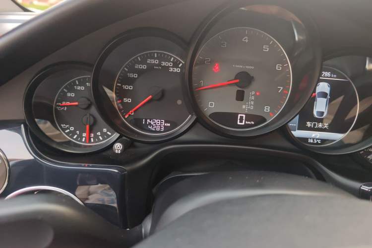 Used Porsche Panamera 2014 Panamera S Executive 3.0T Odometer Close Up