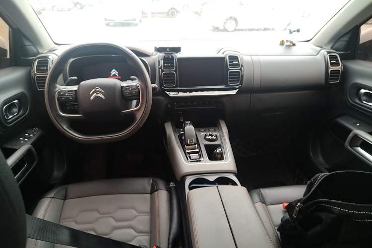 Used Citroen C5 AIRCROSS 2017 380THP Luxury Model Center Console