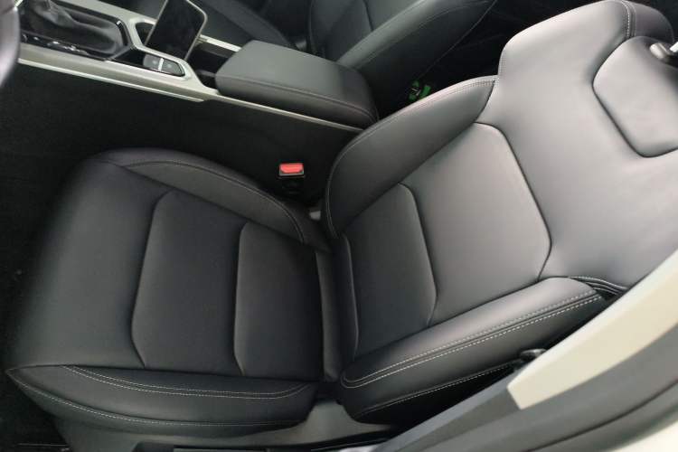 Used Geely Auto Emgrand 2025 4th Generation 1.5L CVT Luxury Version
