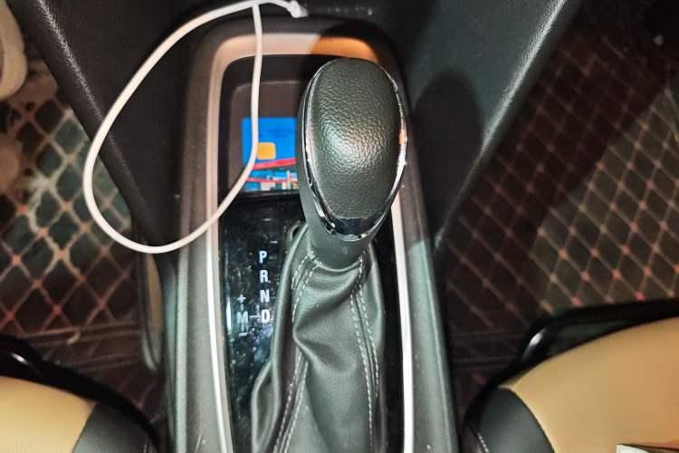 Used Chevrolet Monza 2022 320 Automatic Enjoyment Sunroof Version Gear Lever