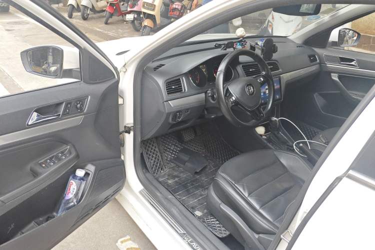 Used Volkswagen Lavida 2017 1.6L Automatic Comfort Edition
