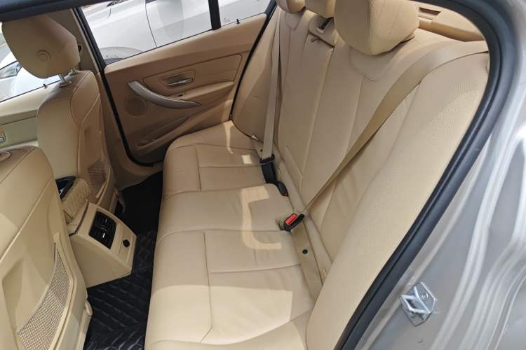 Used BMW 3 Series 2014 320i Active Edition
