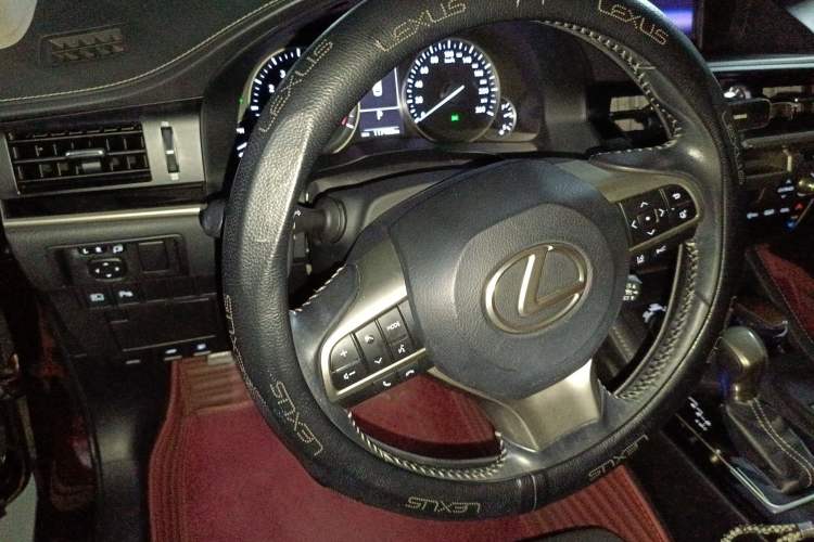 Used Lexus ES 2017 300h Mark Levinson Comfort Edition Steering Wheel