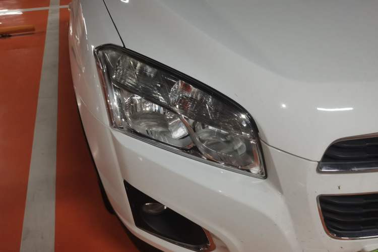 Used Chevrolet Trax 2014 1.4T Automatic Two-Wheel Drive Luxury Model Right Front Headlight