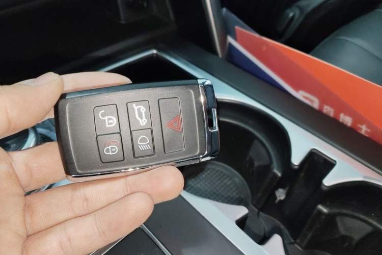 Used Land Rover Discovery 2020 2.0T SE Interior 1