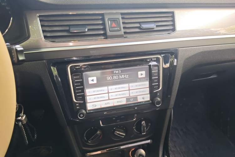 Used Volkswagen Bora 2016 1.6L Manual Fashion Edition
