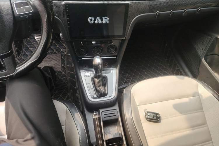 Used Volkswagen Cross Lavida 2014 1.4TSI DSG Gear Lever