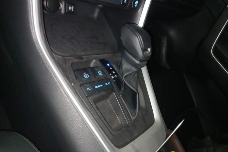 Used Toyota RAV4 2022 2.0L CVT Two-Wheel Drive Fashion Plus Edition
