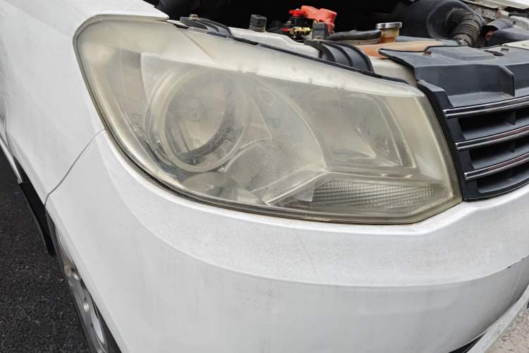 Used Dongfeng Fengon 330 2014 1.5L Manual Standard Edition DK15-02 Right Front Headlight